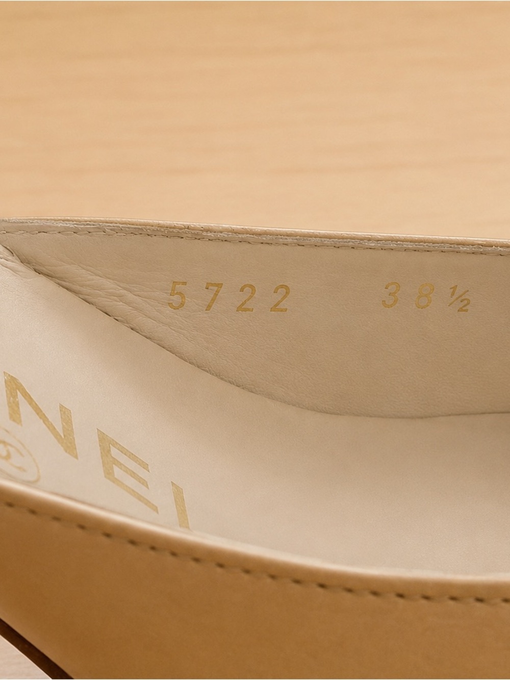 Vintage CHANEL Beige with Black Pointed Toe Mule Heels size 38.5 - Picture 3 of 12